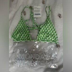 Monday Swimwear NWT Barbados Top Cyprus Geo